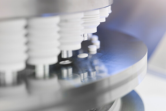 Gebruik van nauwkeurige sensoren van Micro-Epsilon 