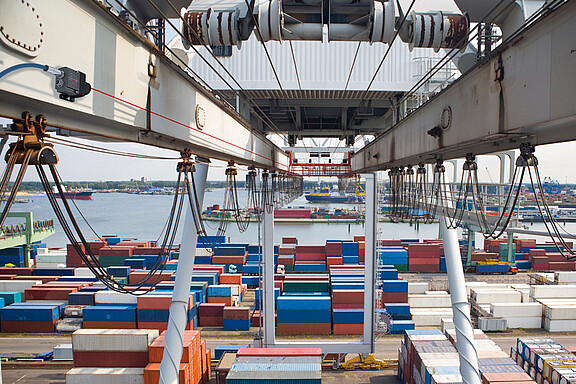 Position control of crane systems 