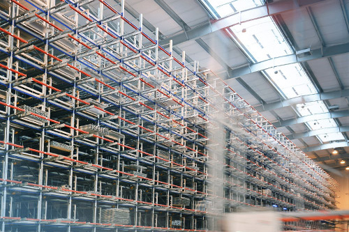 Toezicht op verticale uitlijning hoogbouwmagazijn