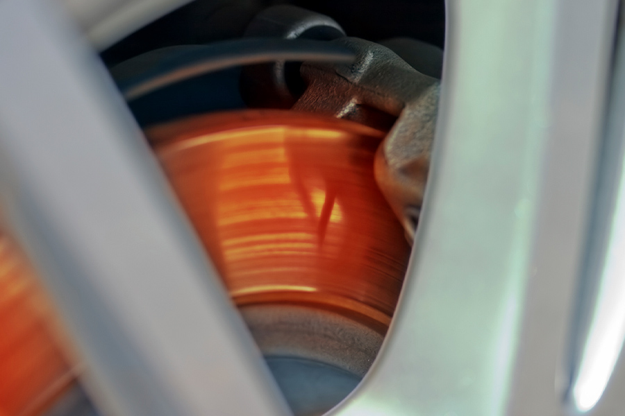 Contactloze meting van temperatuurontwikkeling tijdens remprocessen