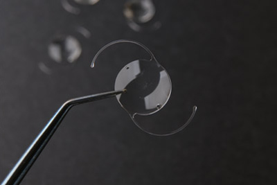 Measurement refractive data from intra-ocular lenses