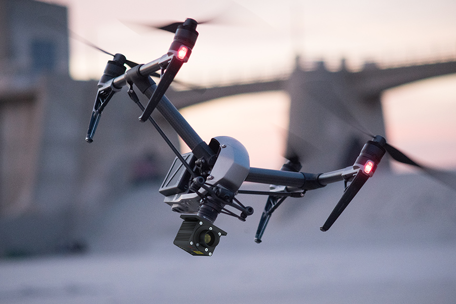 Afstandsbewaking op bruggen en windturbines